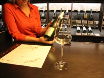 Champagne Tasting Lunch and Walking Tour in Saint-Germain-des-Prés