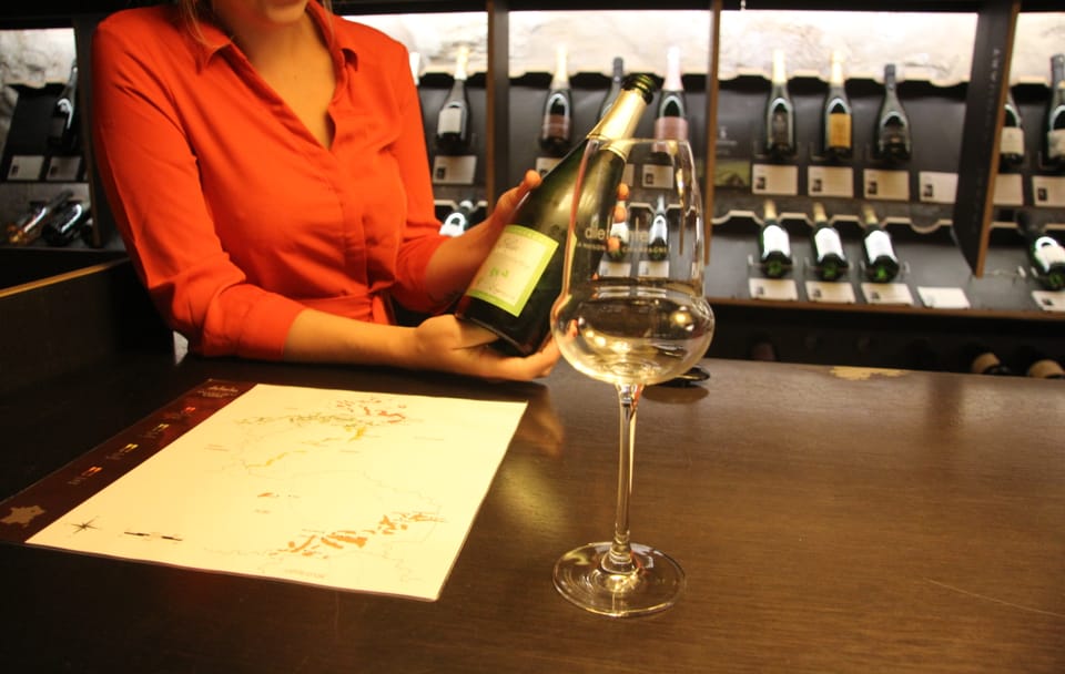 Champagne Tasting Lunch and Walking Tour in Saint-Germain-des-Prés