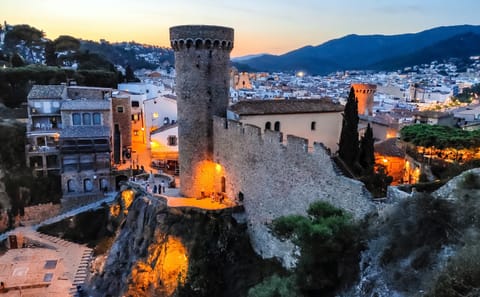 Barcelona City Break: 6-Day Tour with Hop-On Hop-Off Access