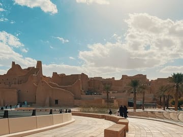 3-Day Tour: Edge of the World, City tour and Red Sand from Riyadh