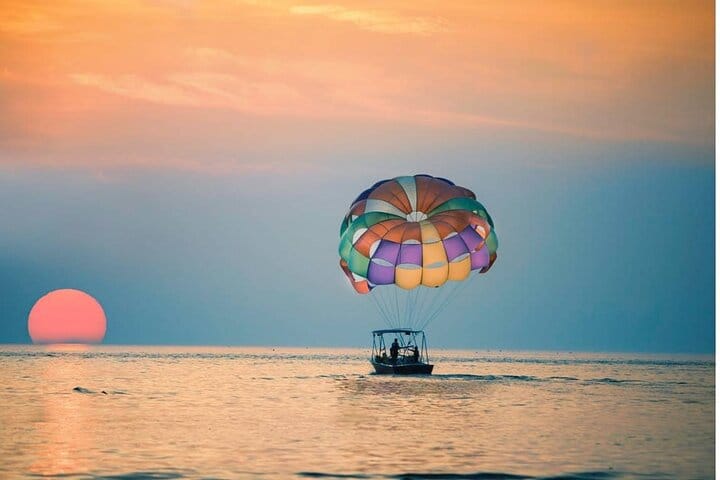 Parasailing, Banana & Sofa Boat & Private transfer in Hurghada