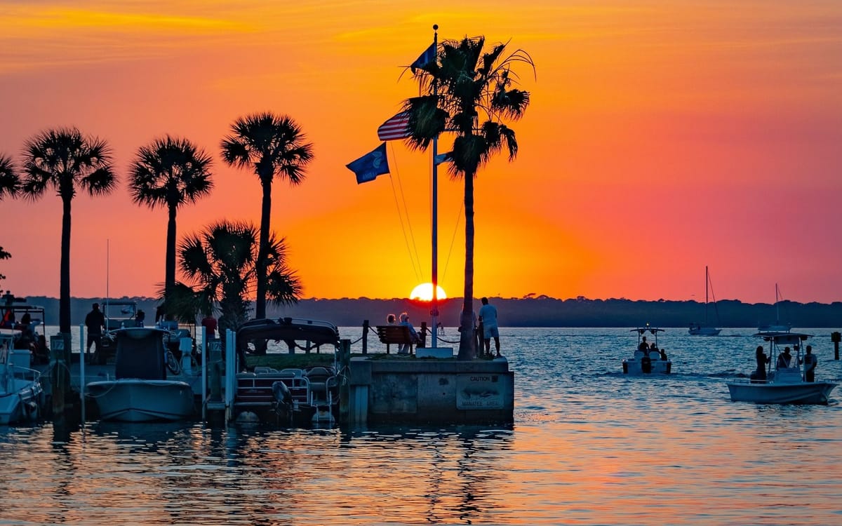 Fort Lauderdale 90-Minute Celebrity Homes Sunset Cruise + Free Drink