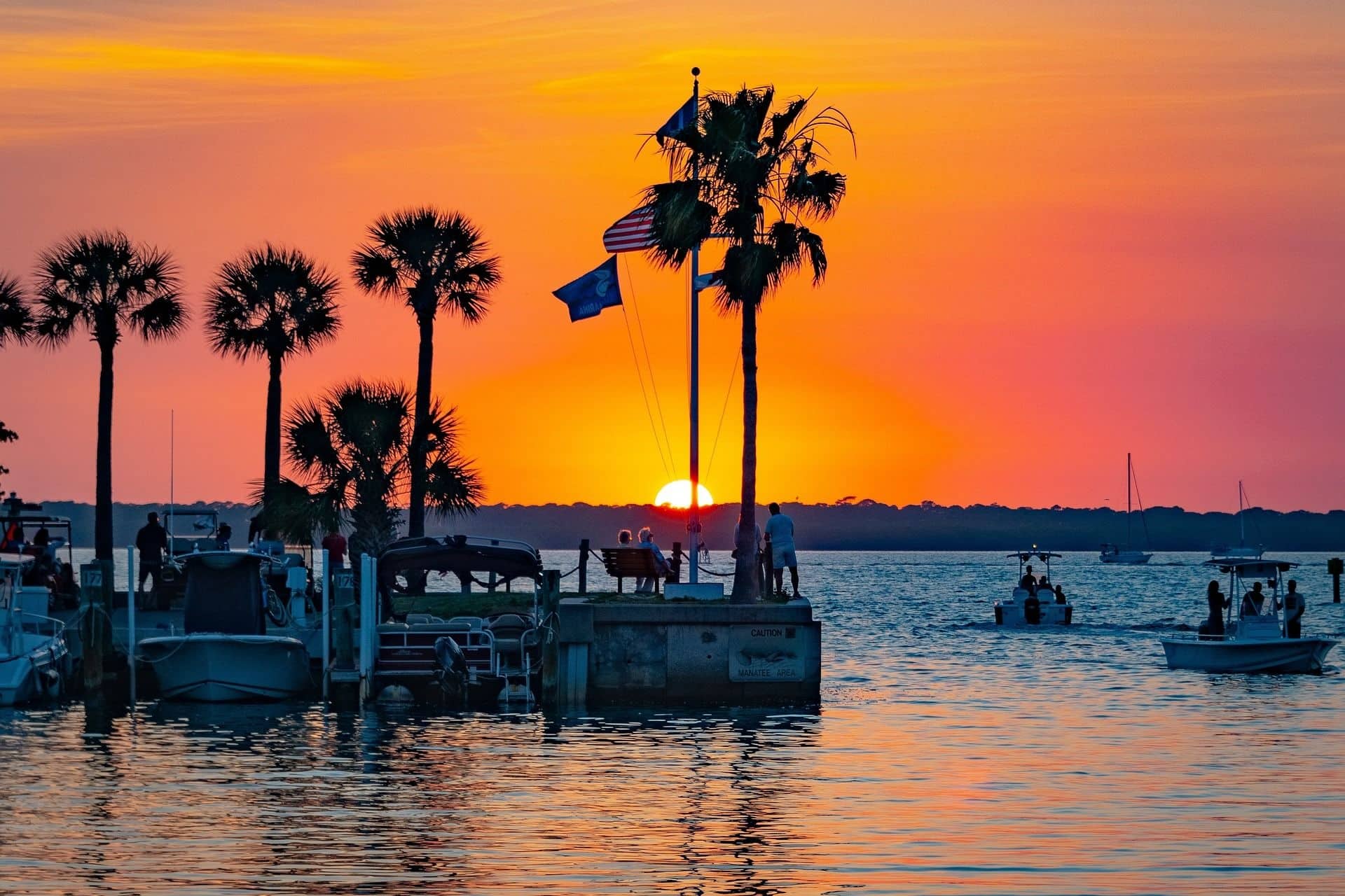 Fort Lauderdale:Celebrity Homes Sunset Cruise + Free Drink