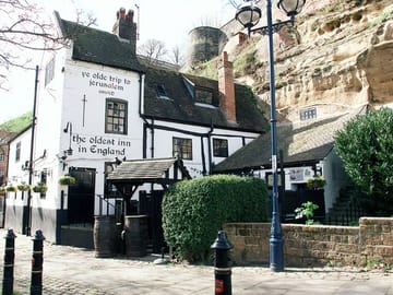 Private 2-Hour Walking Tour of Nottingham's History and Culture