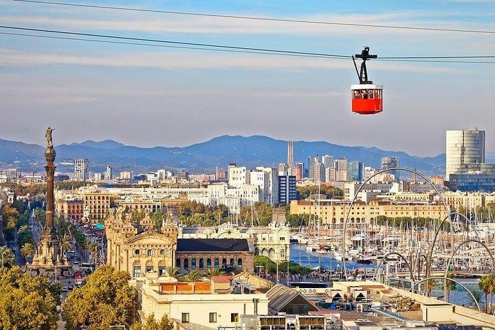 Barcelona Highlights and Secrets. Private Tour with a tapa &amp; drink included