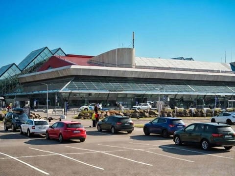 Keflavik Airport One Way Private Transfer To or From Reykjavik, photo 2