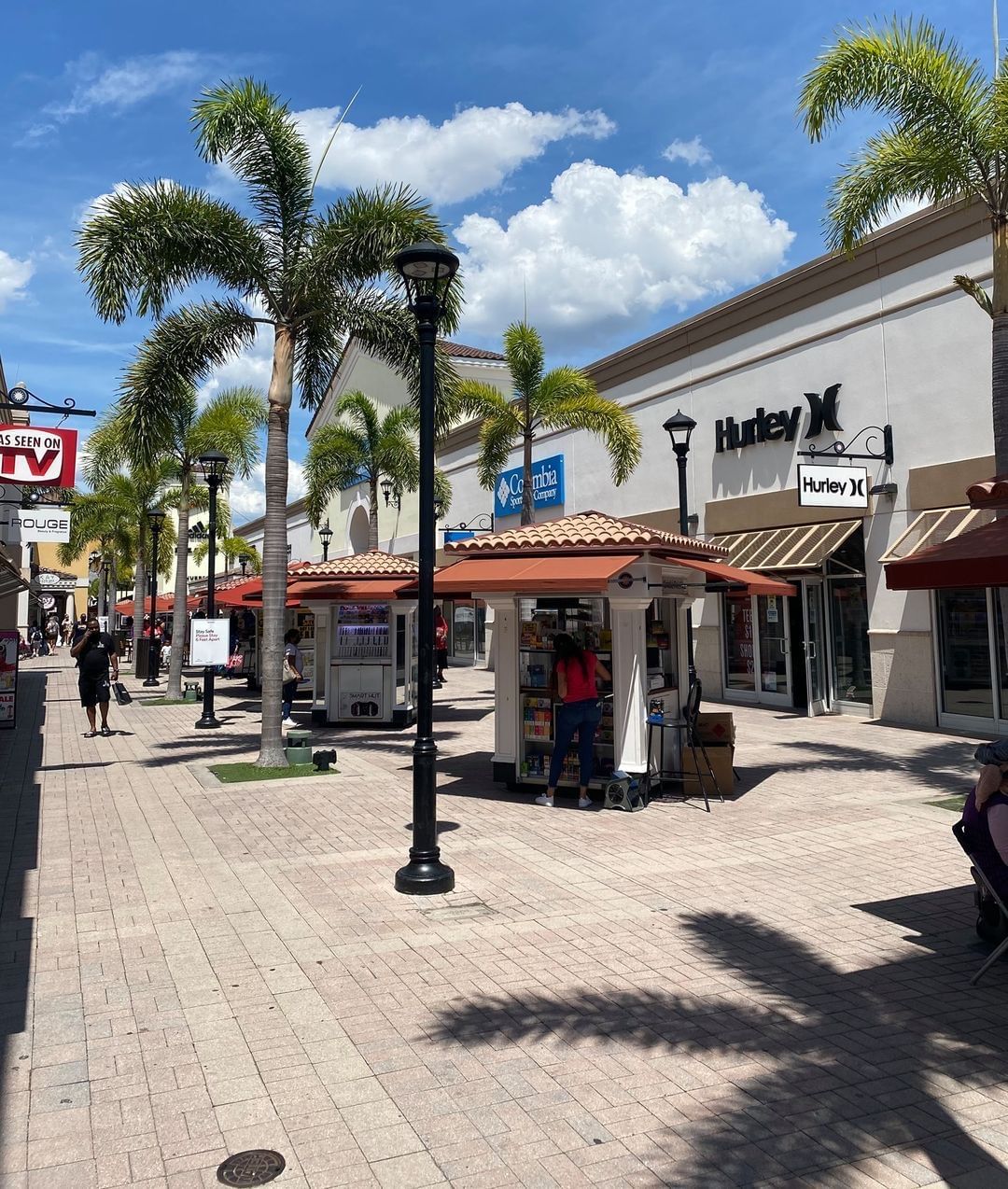 عش تجربة التسوق المثالية في براند أوتليت جينتنج، حيث تجد أفضل الماركات العالمية بأفضل الأسعار!