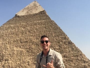 Sightseeing Day Tour to Egyptian Museum , Giza Pyramids, and Bazaar from Cairo