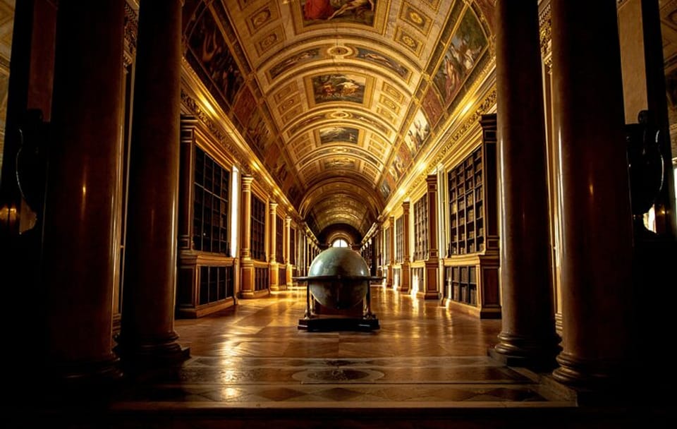 Fontainebleau Palace Tour with Paris Pickup and Guide