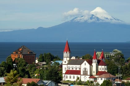 Premium Full day Tour to Osorno Volcano and Petrohue in Puerto Varas