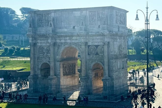 Rome Colosseum Self Audoguided Tour and Tiber River Boat Ride