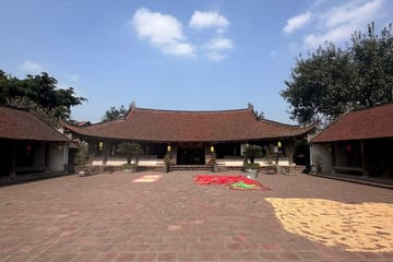 Full-Day Cultural Tour of Duong Lam Ancient Village from Hanoi