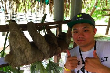 Wildlife Encounter and Beach Relaxation in Roatán, Honduras