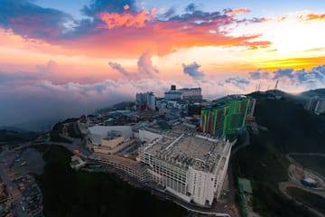 Private Day Tour to Genting Highlands with Theme Park Access
