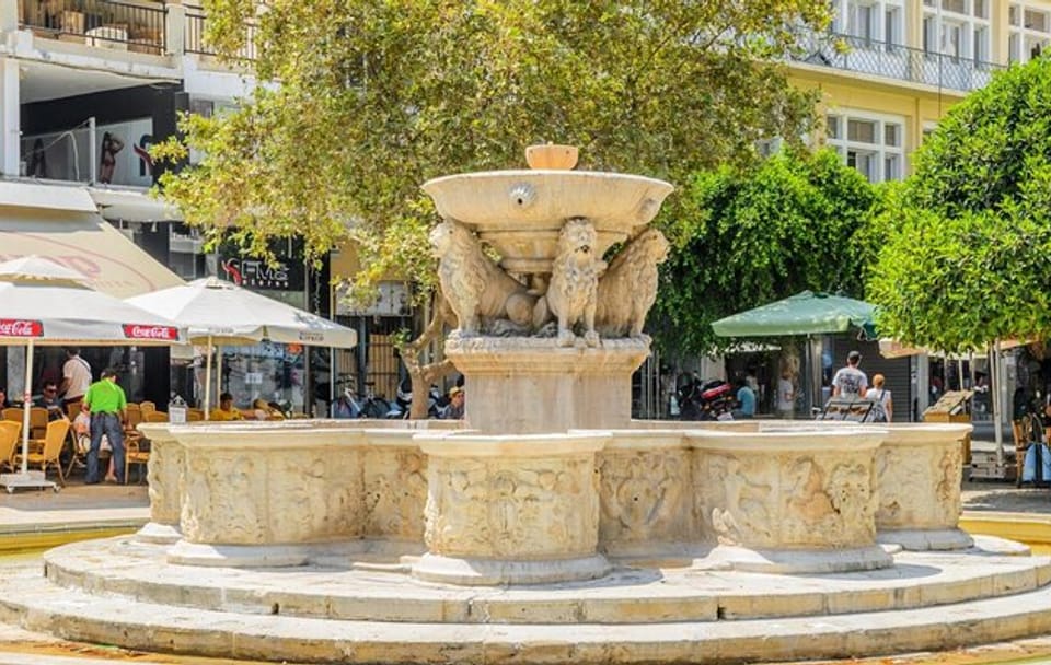 Private Tour from Chania: Knossos Palace and Heraklion City