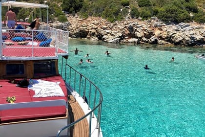 Pirate Boat Tour in Bodrum with Lunch & Fresh Fruit