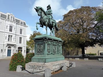 Discover The Hague: Royal Palaces, Binnenhof & Historic Landmarks