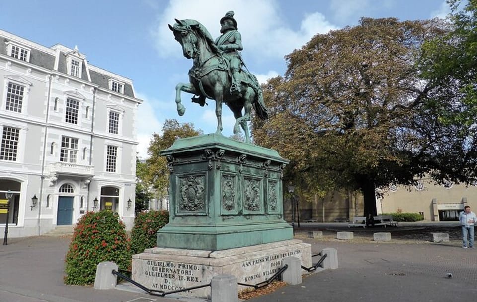 Cultural Walking Tour of Royal Palaces and Landmarks in The Hague