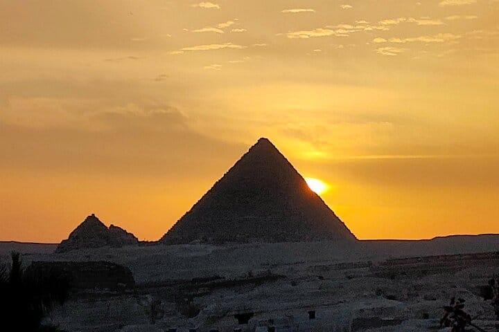 Pyramids Sunset Lunch and VIP Shopping in Giza