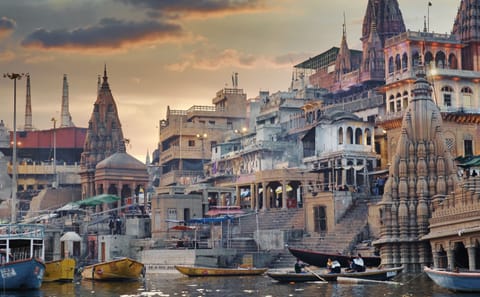 5-Day Cultural Tour of Agra and Varanasi from Delhi