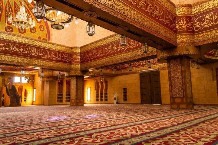 Şarm bölgesindeki en iyi yerler: En büyük cami “Al Sahaba Camii” nı ziyaret edin