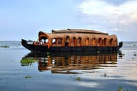 Houseboat at Vembanad Lake - Chuttibaaz.com