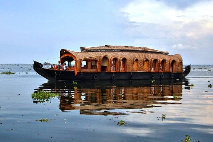 Houseboat at Vembanad Lake - Chuttibaaz.com