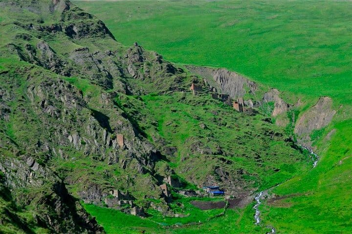 4 Full days in Georgia with private tour, free aiport