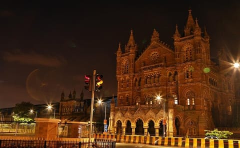 Cultural Tour of Kanheri Caves, Crawford Market, and Kala Ghoda in Mumbai
