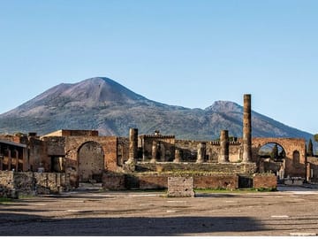 Pompeii and Italian Coast Half-Day Tour from Naples