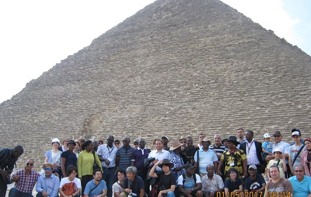 Private full day tour to Giza Pyramids, Sphinx, Sakkara and Dahshour with guided