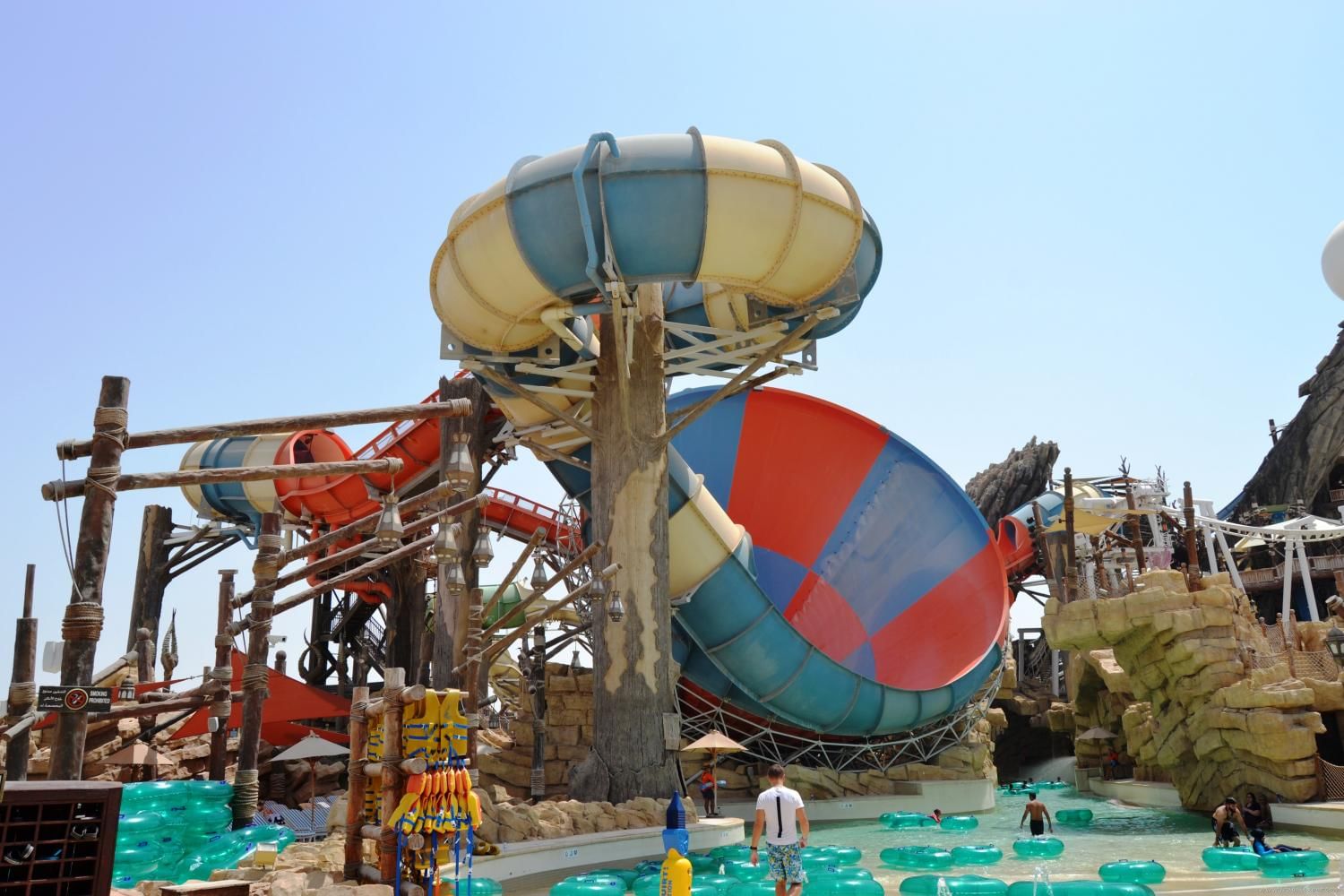 Yas Water World Tour Abu Dhabi with Daytur