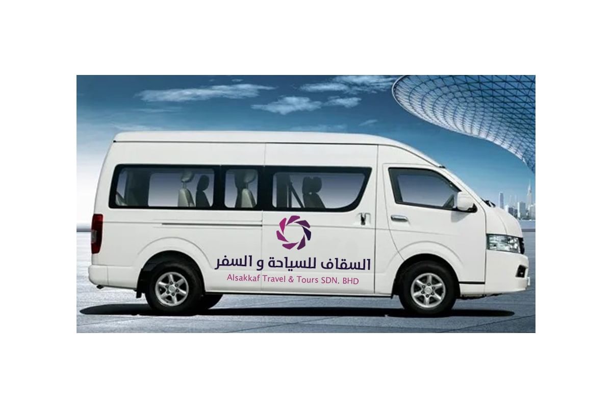 سيارة فان  للمجموعات الكبيرة، مثالية للجولات السياحية والتنقل الجماعي، مزودة بمقاعد مريحة وتكييف