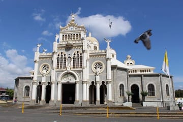 Irazu Volcano and Basilica of the Angels Half-Day Tour