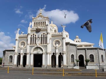 Irazu Volcano and Basilica of the Angels Half-Day Tour