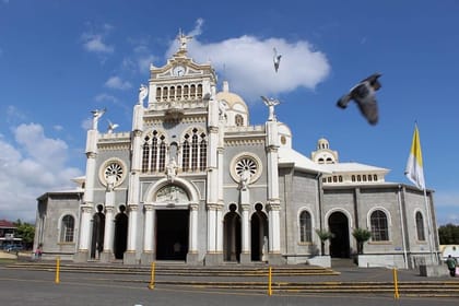 Half day Irazu volcano and Basilica of the Angels