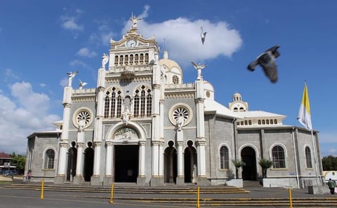 Irazu Volcano and Basilica of the Angels Half-Day Tour