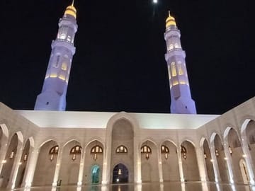 Evening Tour of Muscat's Iconic Landmarks by Minivan