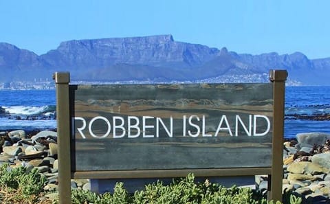 Private Historical Tour of Robben Island and Table Mountain, Cape Town
