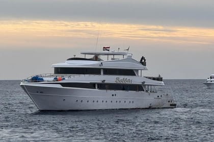 Hula Hula Paradise Island Sea Trip with Intro Diving – Hurghada