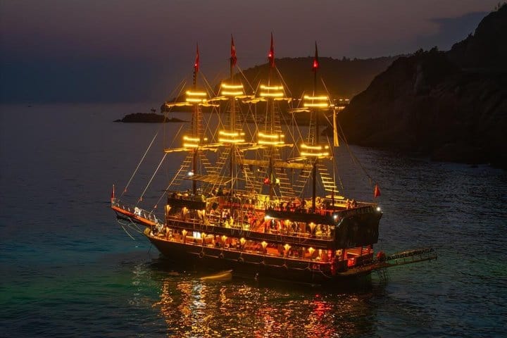 Alanya Sunset Cruise Tour with Dinner, Soft Drinks & Transfer 2