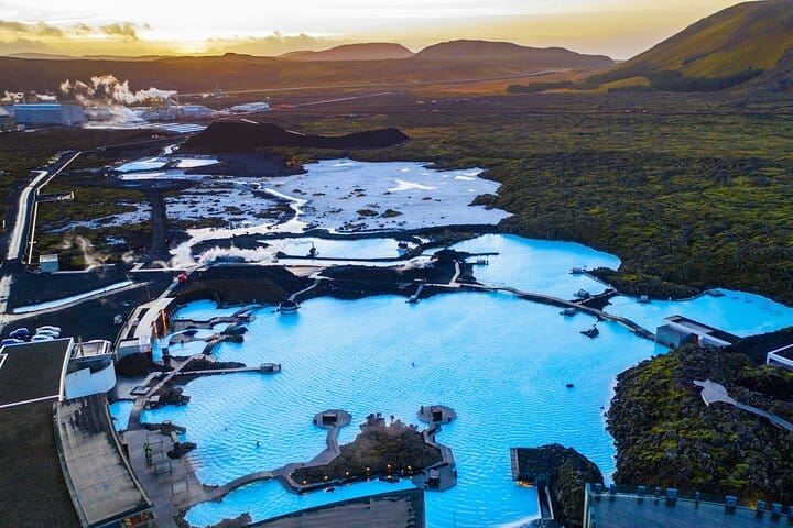 Arrival day tour: Private airport pickup, Blue Lagoon and Reykjanes Peninsula
