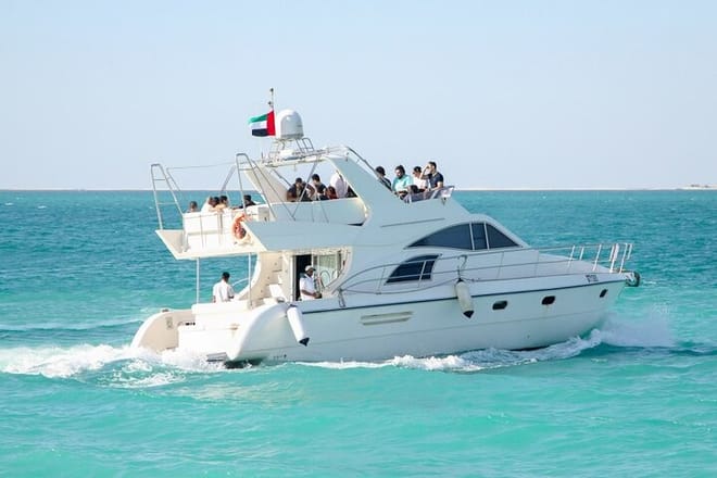 2-Hour Private Yacht 50ft Tour Around Burj Al-Arab