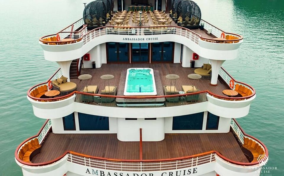 Luxury Day Trip to Halong Bay from Hanoi with Cruise