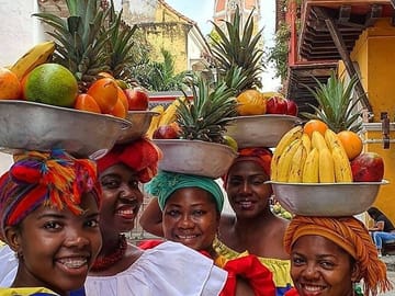 Cultural Walking Tour of Cartagena with Bourdain-Inspired Lunch