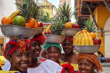 Cultural Walking Tour of Cartagena with Bourdain-Inspired Lunch