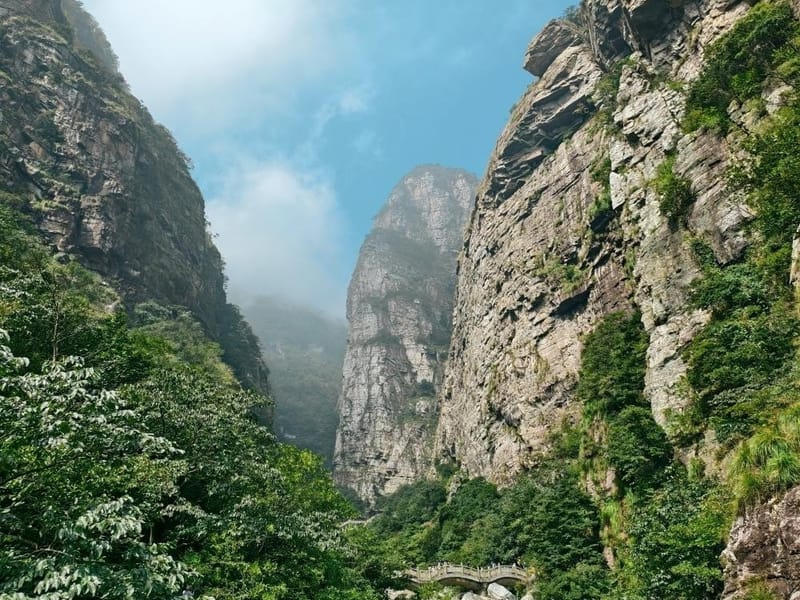 Mount Lushan 3-Day Private Hiking Tour: Misty Peaks, Three-Tiered Falls & Guling Town