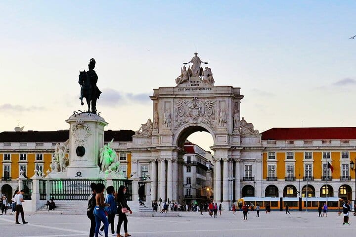 Lisbon to Porto with stops Aveiro-Fátima-Coimbra-Tomar-Nazaré-Óbidos