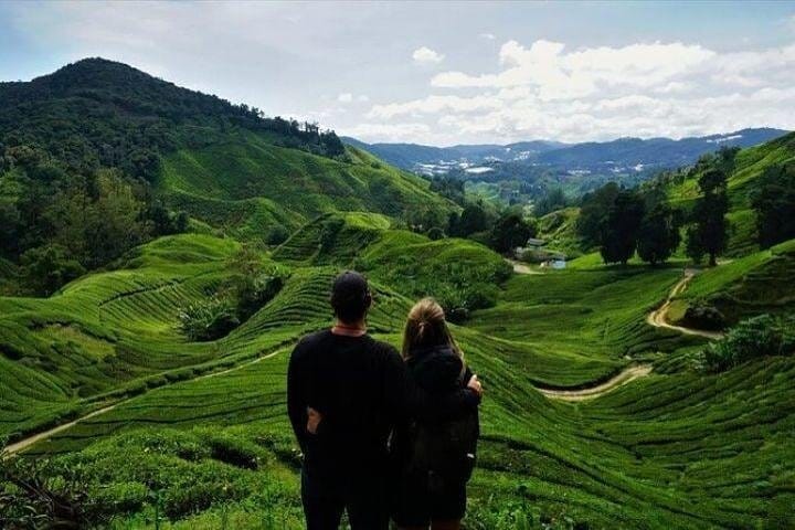 Take in the breathtaking view of Cameron Highlands with your loved one – where endless green hills meet the sky.”