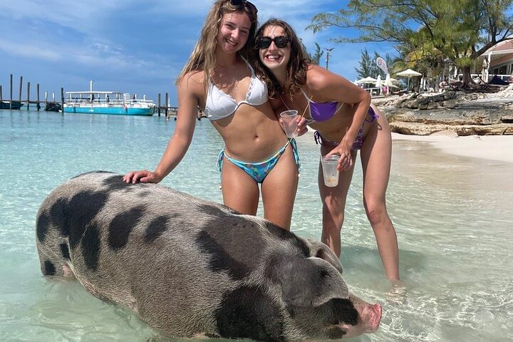 Private 32-Foot Boat Adventure: Snorkel, Sip & Fishing